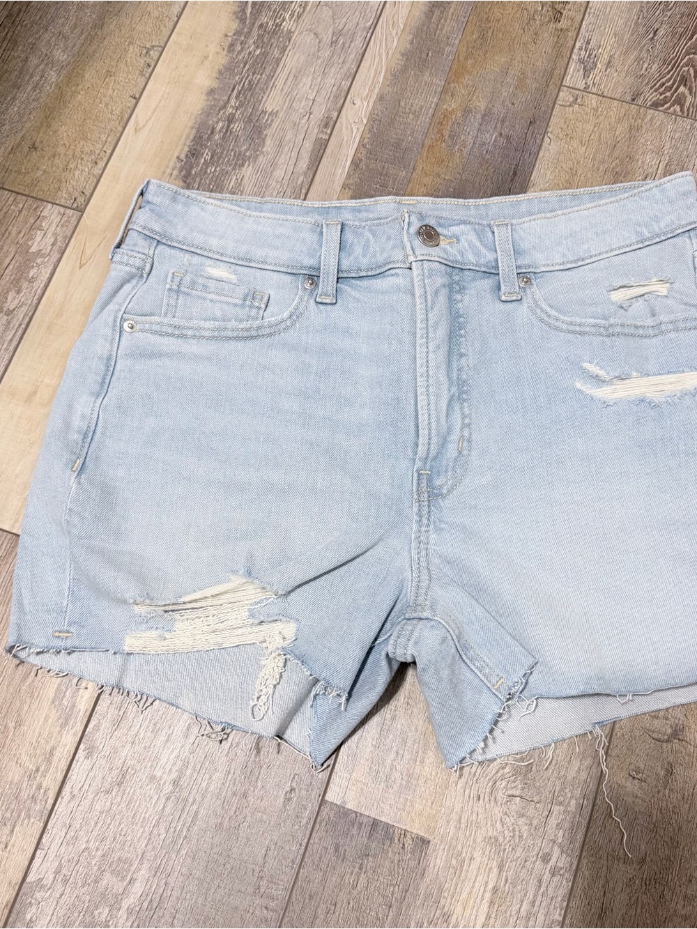 Old Navy Light Wash Distressed Women's Denim Shorts